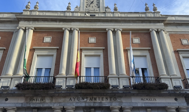 Banderas media asta Ayto