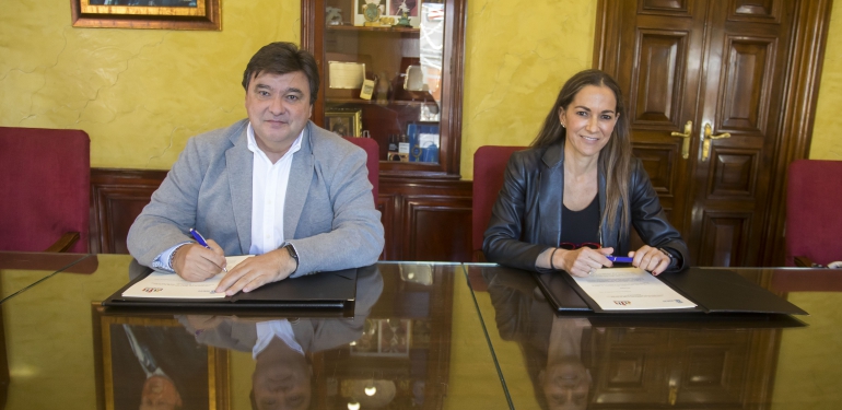 Firma Convenio Nuevos Horizontes - Taller Costura