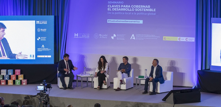 Alcalde en Seminario UHU
