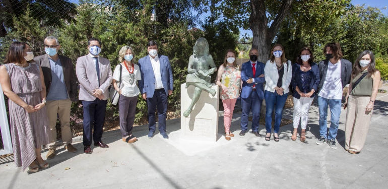 Escultura Enseñanza Femenina