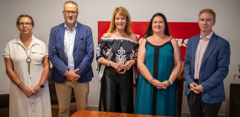 El Ayuntamiento y Cáritas ratifican su alianza por las familias onubenses más vulnerables