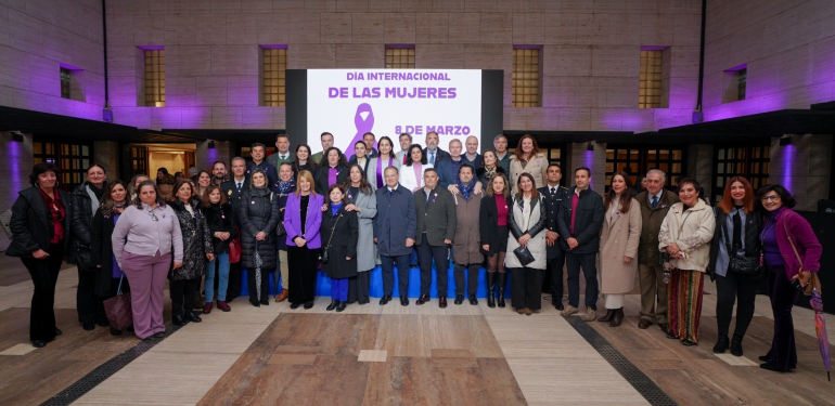  Las Administraciones se unen en Huelva con motivo del 8M y se comprometen a ondear la bandera de la igualdad los 365 días