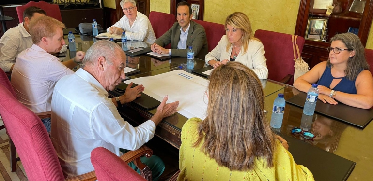 El Ayuntamiento adecúa las obras de peatonalización de la Plaza de las Monjas para garantizar el itinerario de la Carrera Oficia