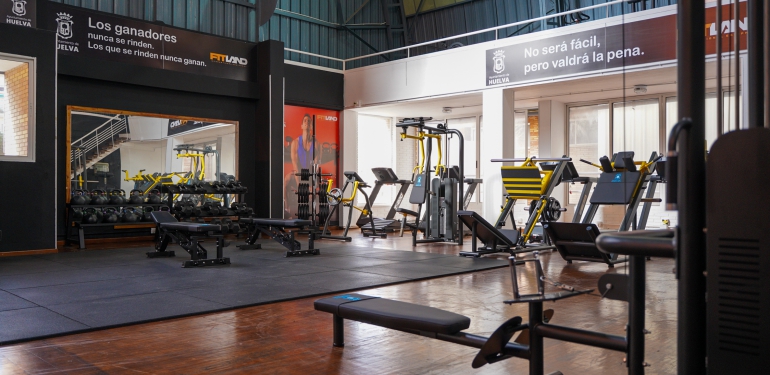 El renovado gimnasio del polideportivo municipal Andrés Estrada vuelve a estar disponible desde mañana lunes
