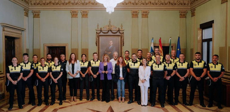 policías