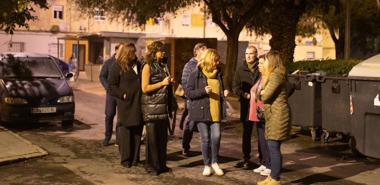 Pilar Miranda se compromete con los vecinos de Pérez Cubillas a mejorar los servicios públicos del barrio