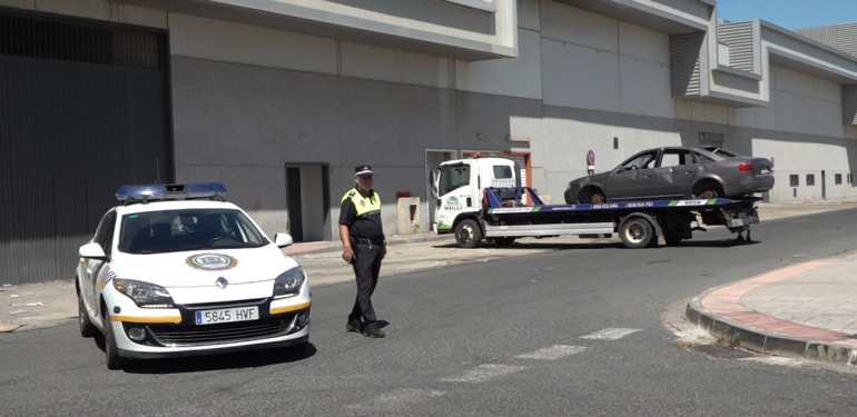 El Ayuntamiento de Huelva activa un nuevo equipo en la Policía Local para poner fin al problema de los coches abandonados
