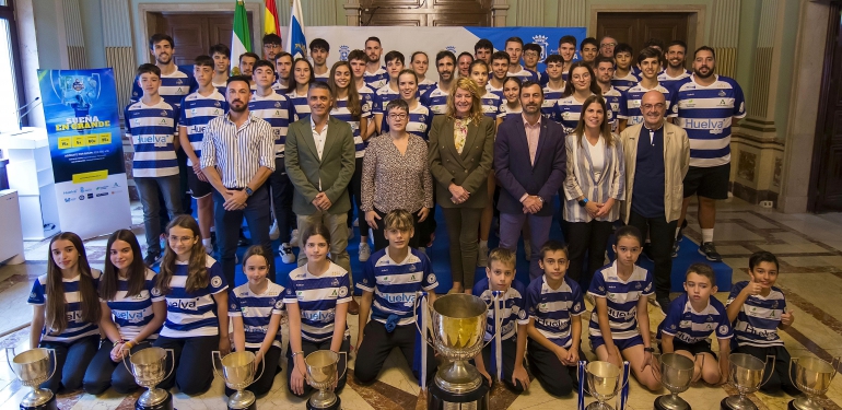 El Ayuntamiento acoge la puesta de largo del Recreativo IES La Orden para la nueva temporada