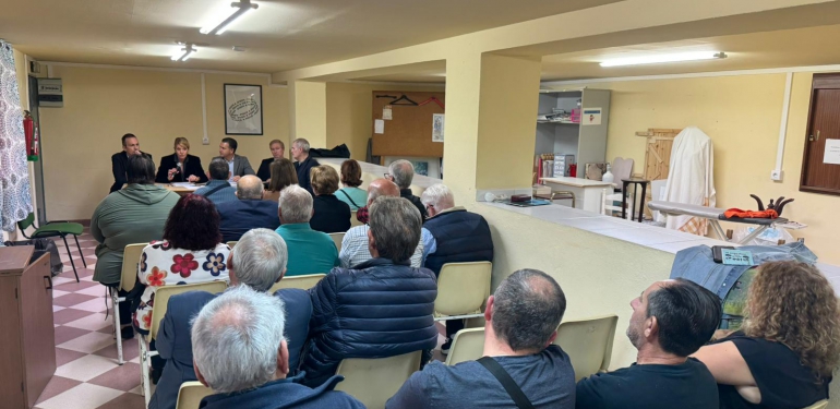 El Ayuntamiento propone a los vecinos y colectivos del distrito V la construcción de una piscina pública en la parcela de la antigua Casa Duclós El Ayuntamiento propone a los vecinos y colectivos del distrito V la construcción de una piscina pública en la parcela de la ant