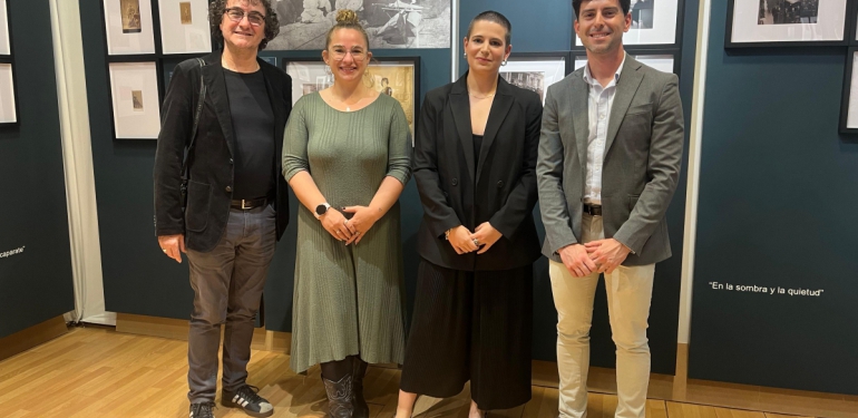 Foto familia inauguración exposición