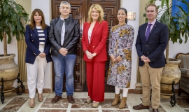 Pilar Miranda recibe en el Ayuntamiento al secretario general de UGT Huelva, Francisco Gutiérrez