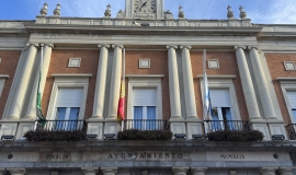 Banderas media asta Ayto