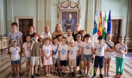 El Ayuntamiento recibe a los menores ucranianos  acogidos por familias onubenses